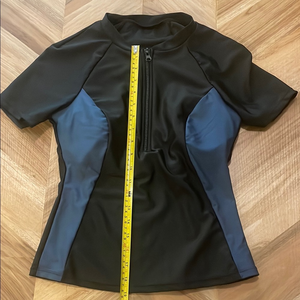 Size Medium l Black and Gray Wetsuit Top